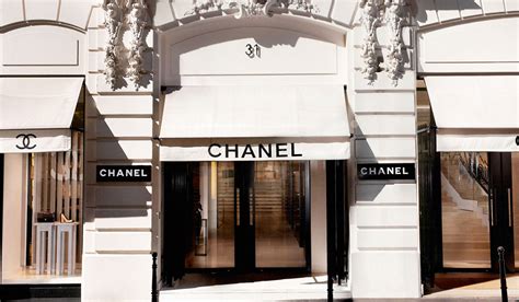 Chanel fashion boutiques